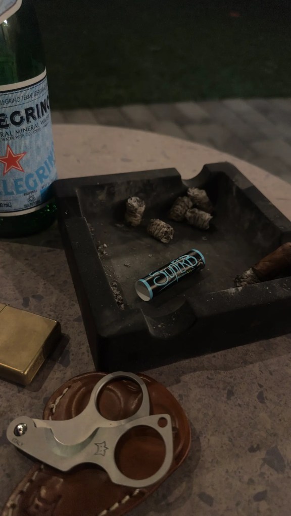 Blackbird Superb lancero finished in ashtray