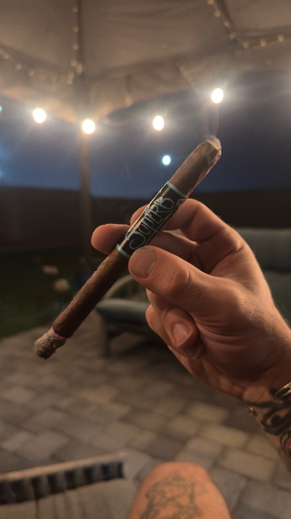 Blackbird Superb Lancero cut and lit
